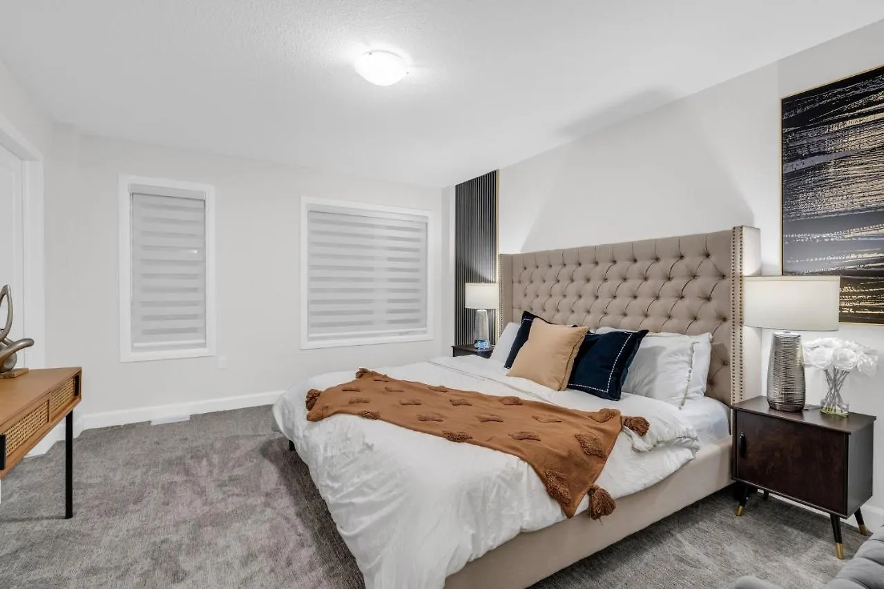 Lavish Home On Scenic Mountain - King Bed Hamilton Holiday home